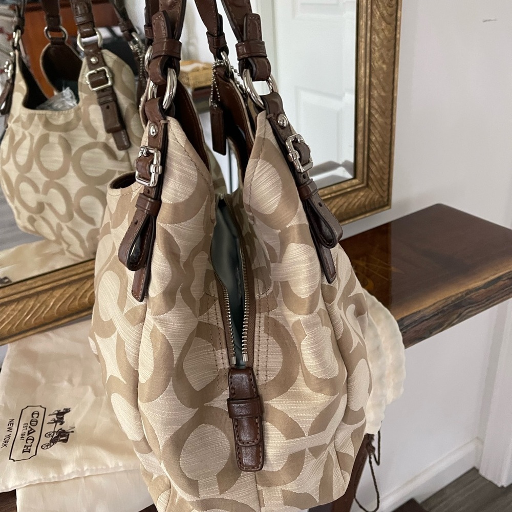 Coach canvas shoulder and hand bag - Picture 4 of 10